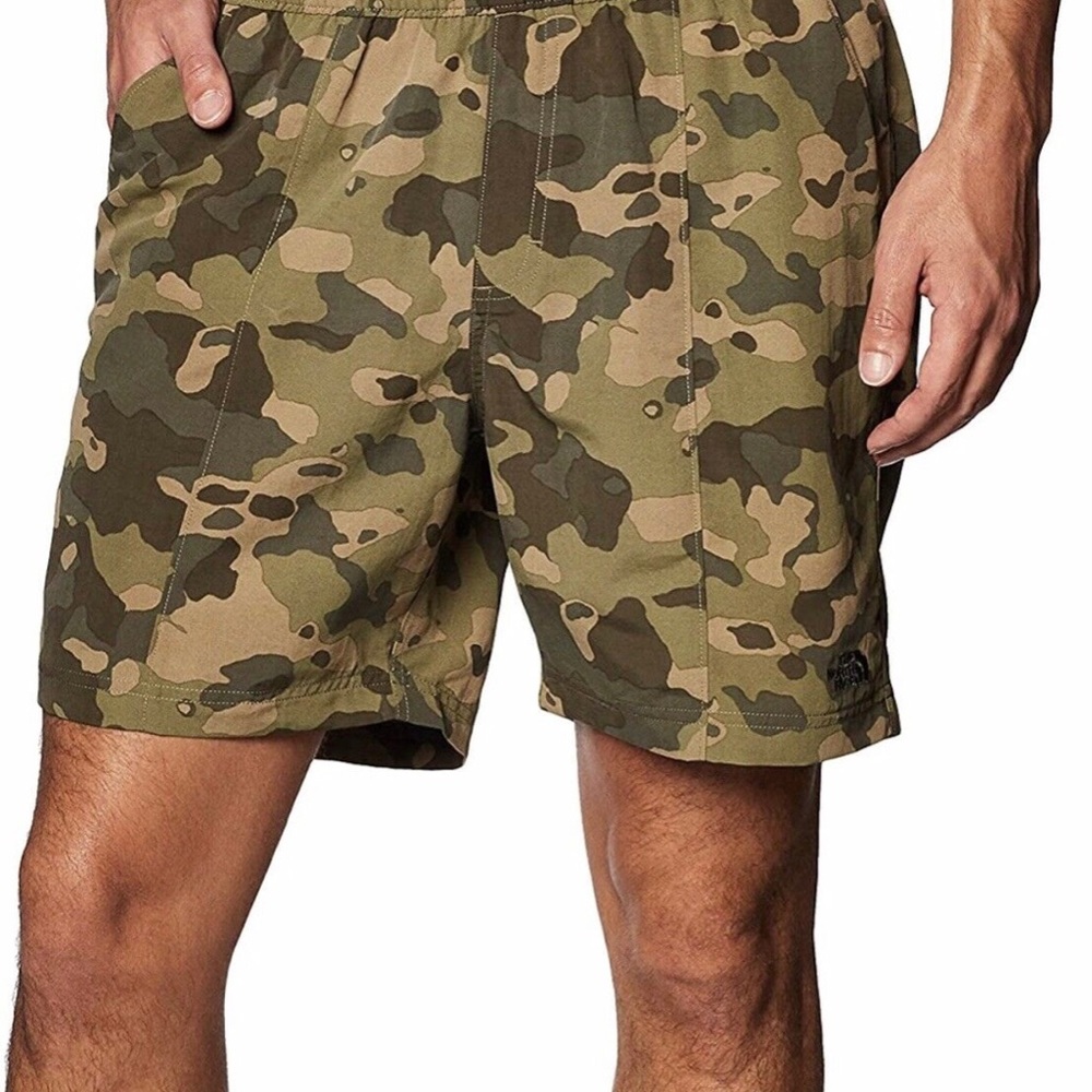 The North Face camouflage Short Elastic Waist Size S